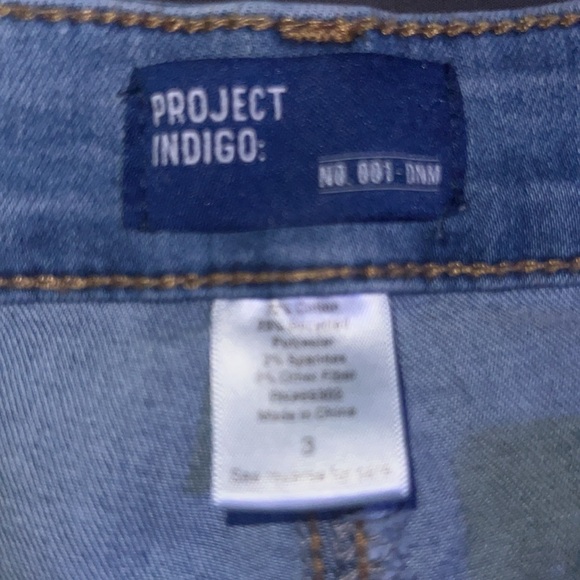 worn twice, paid 45$, flattering back pocket placement, comfy material - Picture 2 of 3